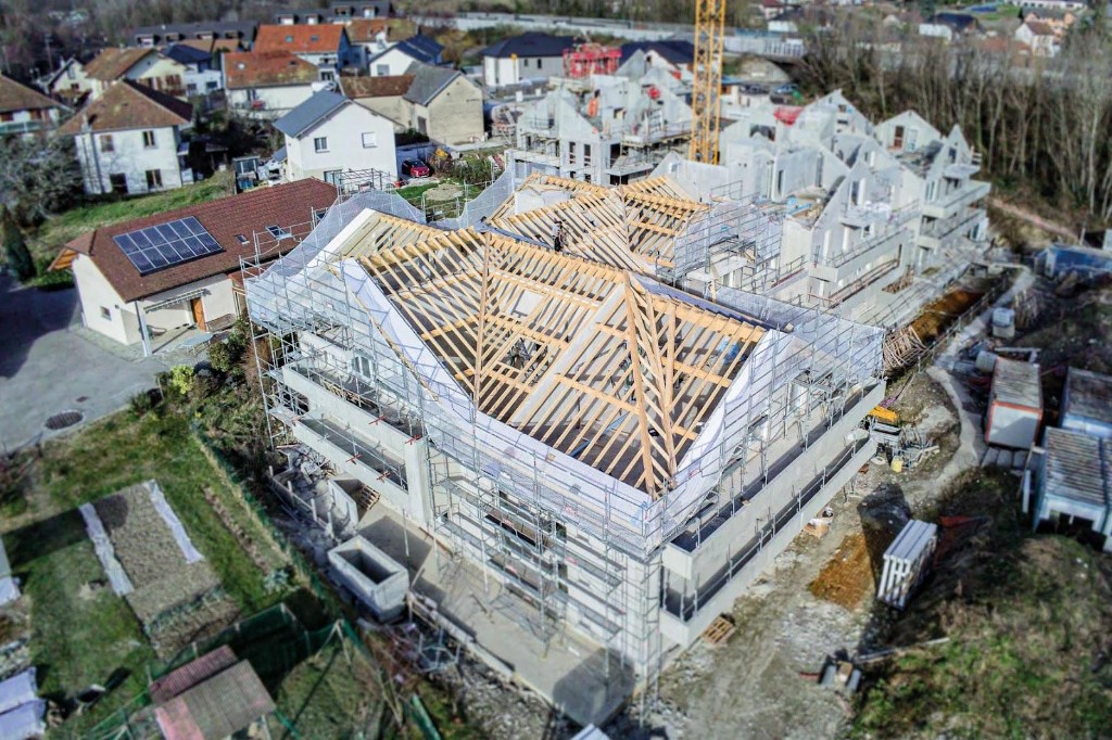 Charpente toiture en cours, Jardin de Sierre, Grésy-sur-Aix
