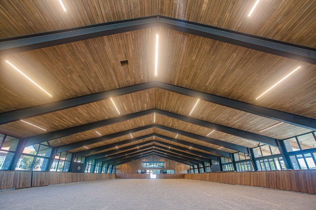 Manège couvert intérieur, Jiva Hill, Crozet