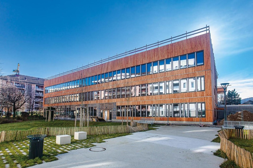 Façade bardage bois, école Louise Michel, Annemasse
